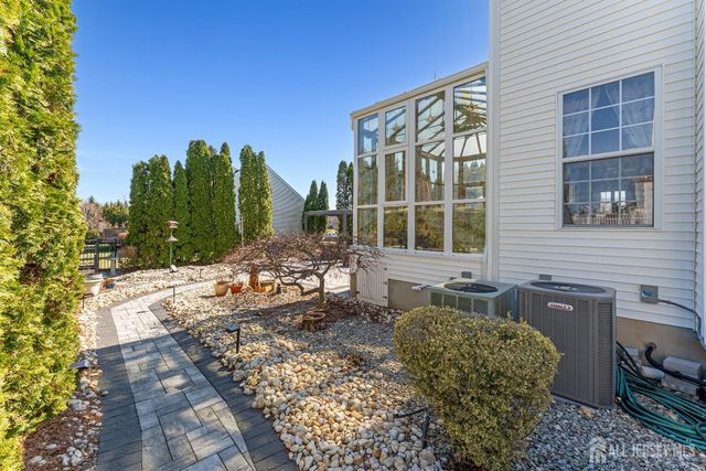 15 Arbutus Way, Middlesex, NJ 08852