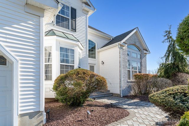 15 Arbutus Way, Middlesex, NJ 08852