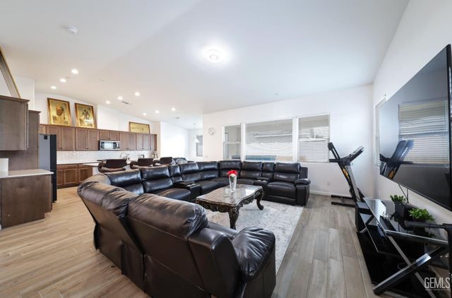 14704 Coyle Circle, Bakersfield, CA 93311