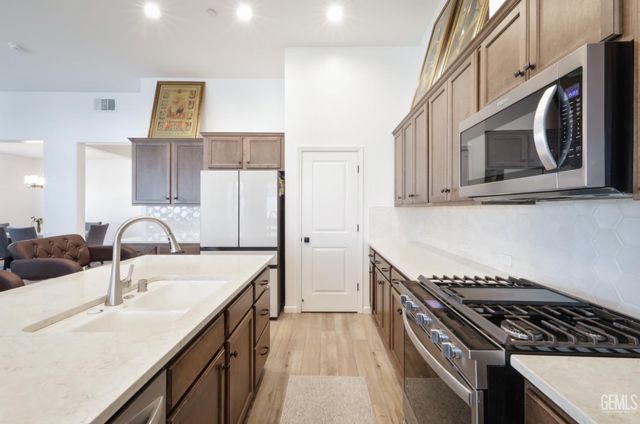 14704 Coyle Circle, Bakersfield, CA 93311