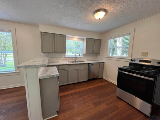 302 Birdie Place, Longview, TX 75604