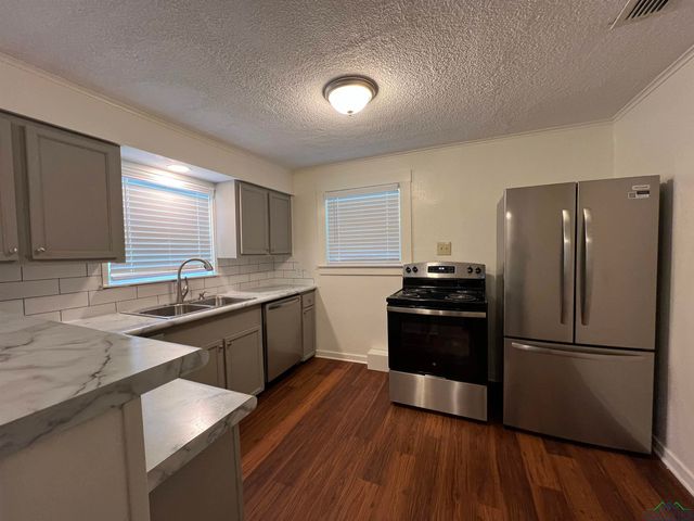 302 Birdie Place, Longview, TX 75604