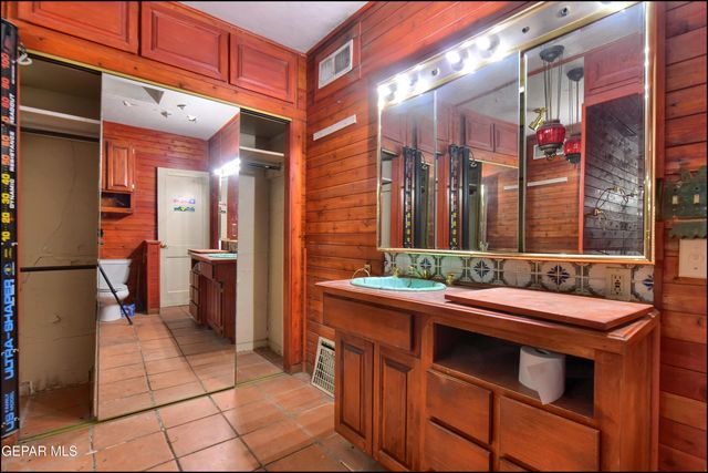 1104 Moore Street, El Paso, TX 79902