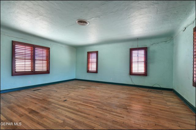 1104 Moore Street, El Paso, TX 79902