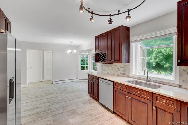 8 Tobi Lane, East Setauket, NY 11733