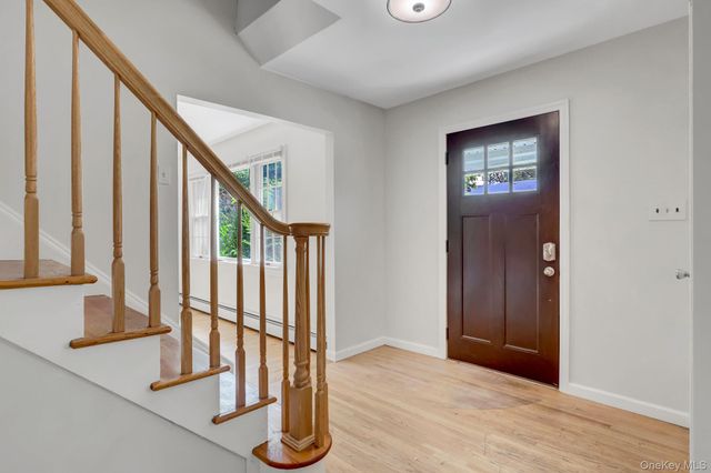 8 Tobi Lane, East Setauket, NY 11733