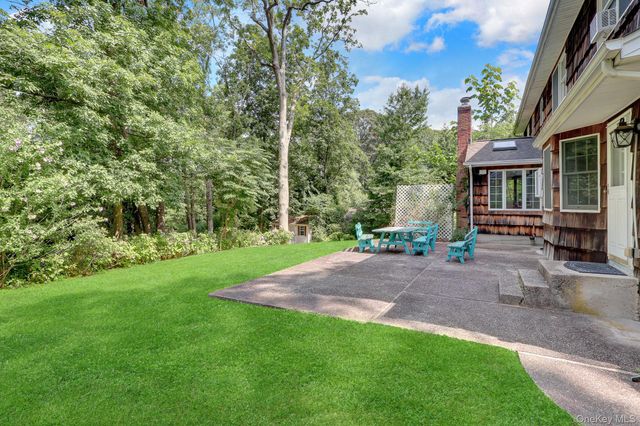 8 Tobi Lane, East Setauket, NY 11733
