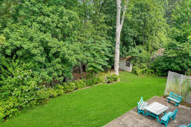 8 Tobi Lane, East Setauket, NY 11733