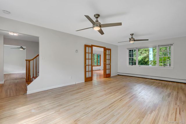 8 Tobi Lane, East Setauket, NY 11733