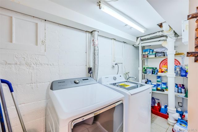 24 Ferndale Drive, Hicksville, NY 11801