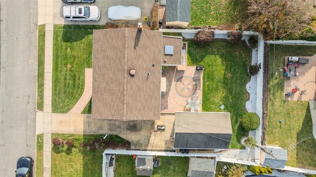 24 Ferndale Drive, Hicksville, NY 11801