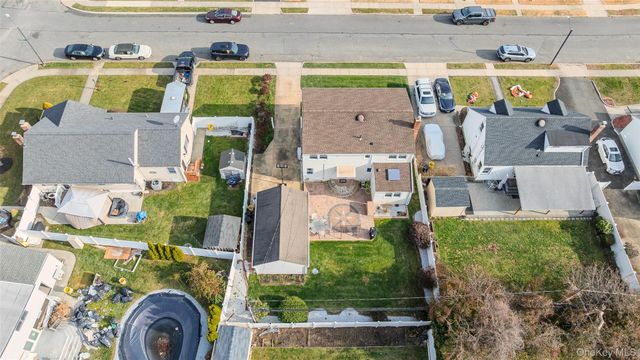 24 Ferndale Drive, Hicksville, NY 11801