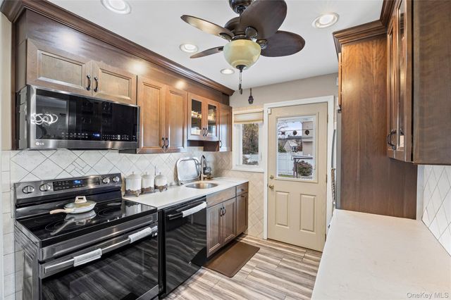 24 Ferndale Drive, Hicksville, NY 11801