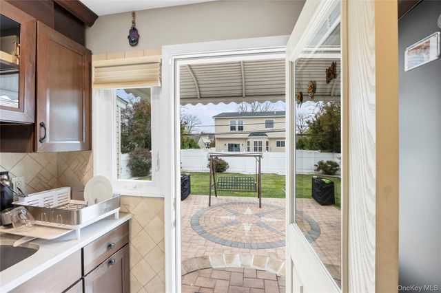 24 Ferndale Drive, Hicksville, NY 11801