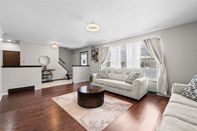 4612 Camellia Lane, North Olmsted, OH 44070