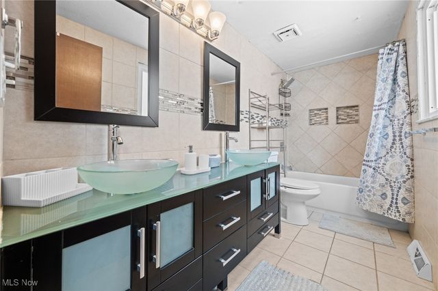 4612 Camellia Lane, North Olmsted, OH 44070