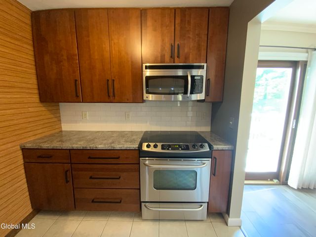 170 Cedarview Lane, Colonie, NY 12189