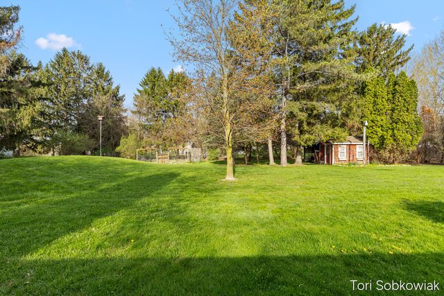 4919 S Green Avenue, Fremont, MI 49412
