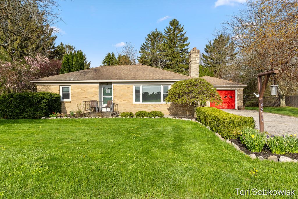 4919 S Green Avenue, Fremont, MI 49412