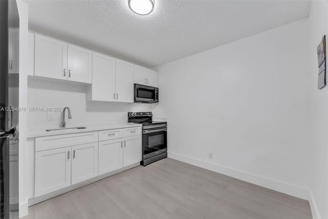 19 SE 4th Terrace, Dania Beach, FL 33004