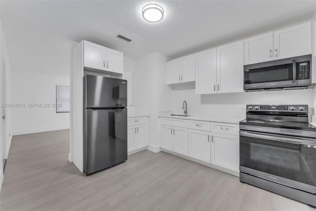 19 SE 4th Terrace, Dania Beach, FL 33004