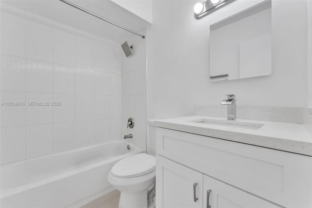 19 SE 4th Terrace, Dania Beach, FL 33004
