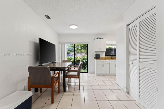 19 SE 4th Terrace, Dania Beach, FL 33004