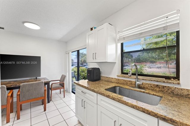 19 SE 4th Terrace, Dania Beach, FL 33004