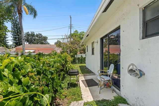 19 SE 4th Terrace, Dania Beach, FL 33004