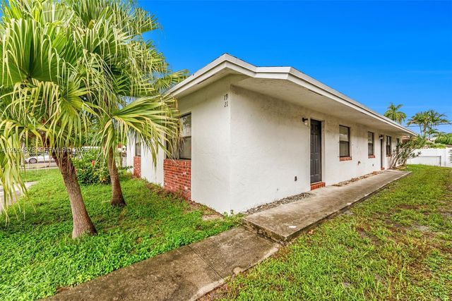 19 SE 4th Terrace, Dania Beach, FL 33004
