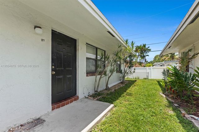 19 SE 4th Terrace, Dania Beach, FL 33004