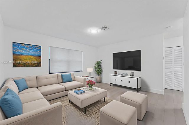 19 SE 4th Terrace, Dania Beach, FL 33004