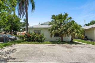19 SE 4th Terrace, Dania Beach, FL 33004