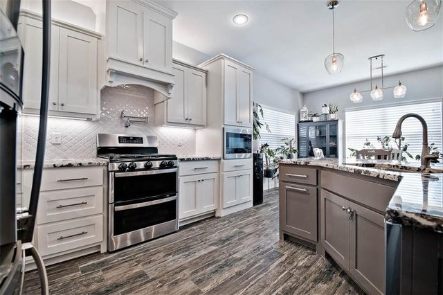10125 Raindrop Lane, Gravette, AR 72736