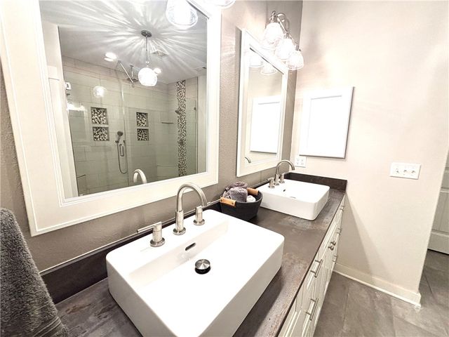 10125 Raindrop Lane, Gravette, AR 72736