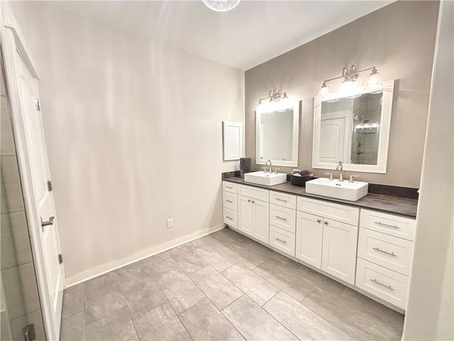 10125 Raindrop Lane, Gravette, AR 72736