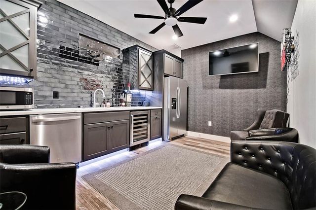 10125 Raindrop Lane, Gravette, AR 72736