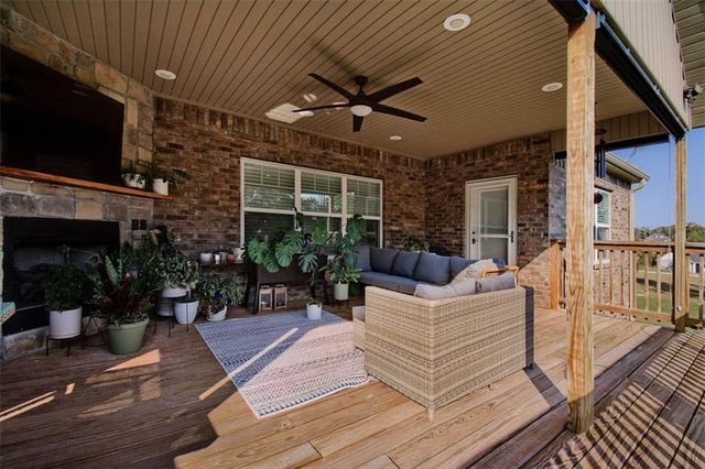 10125 Raindrop Lane, Gravette, AR 72736