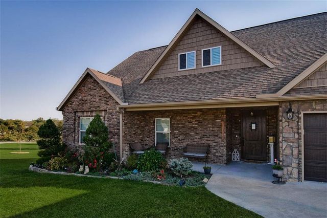 10125 Raindrop Lane, Gravette, AR 72736