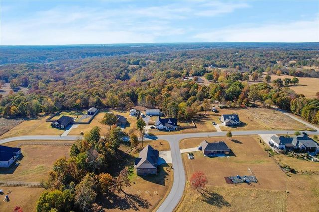 10125 Raindrop Lane, Gravette, AR 72736