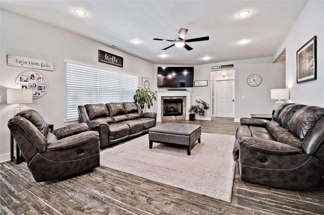 10125 Raindrop Lane, Gravette, AR 72736