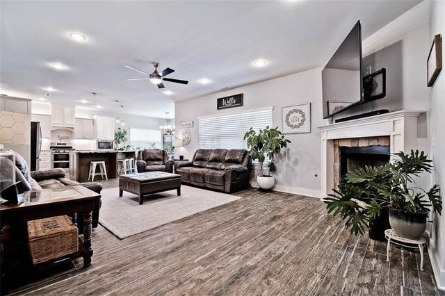 10125 Raindrop Lane, Gravette, AR 72736