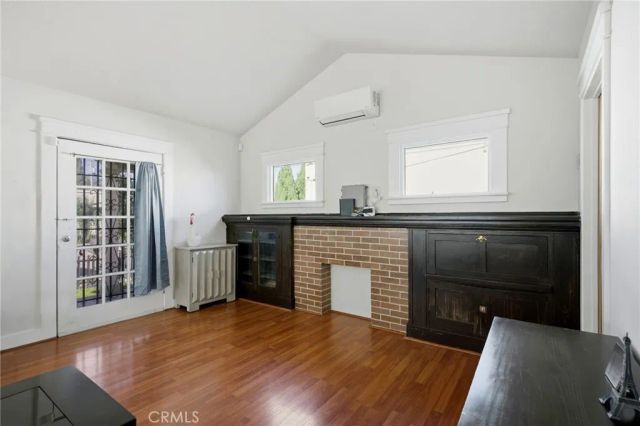 1074 Vina Avenue, Long Beach, CA 90813