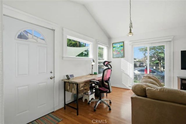 1074 Vina Avenue, Long Beach, CA 90813