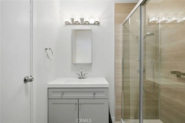 1074 Vina Avenue, Long Beach, CA 90813