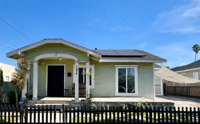 1074 Vina Avenue, Long Beach, CA 90813