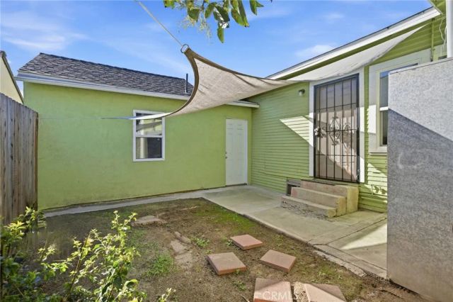 1074 Vina Avenue, Long Beach, CA 90813