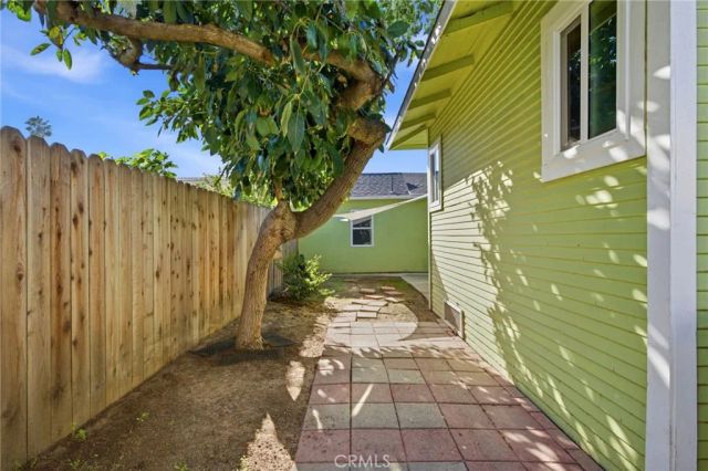 1074 Vina Avenue, Long Beach, CA 90813