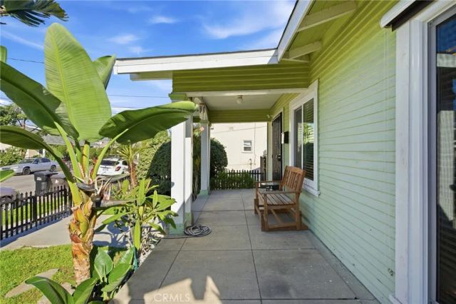 1074 Vina Avenue, Long Beach, CA 90813