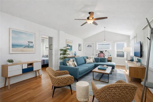 1074 Vina Avenue, Long Beach, CA 90813